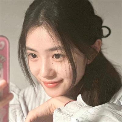 圣洁的艾曼妞